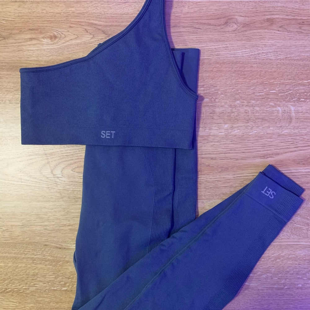 SET activewear bra and leggings set cloud color xs